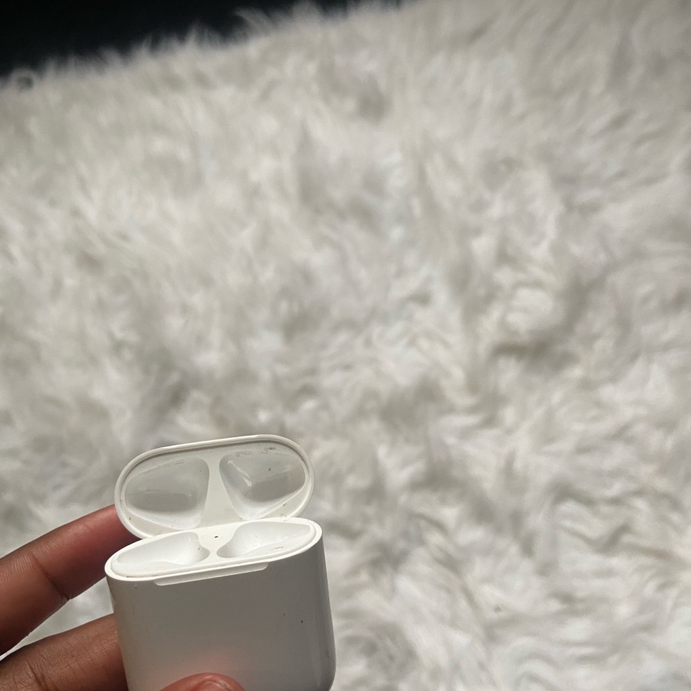 AirPod case - Picture 2 of 3